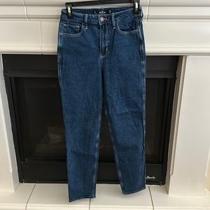Hollister Ultra High Rise Mom Jeans